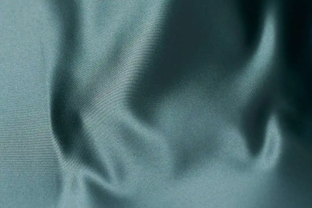 ( Silky Satin 51 ) AK
